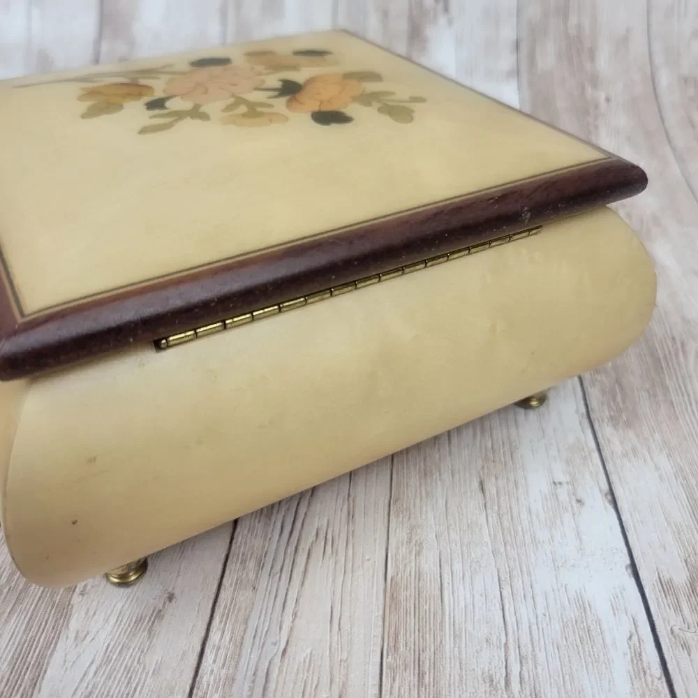 Vintage Reuge White Inlaid Wood Floral Jewelry Musical Box C'est Si Bon Italy